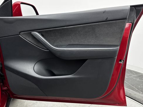 Used 2021 Tesla Model Y Long Range image 35