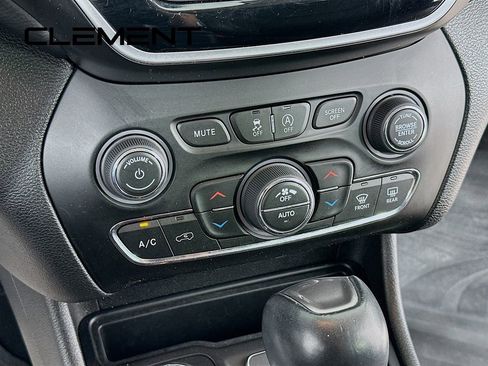 Used 2020 Jeep Cherokee Limited image 22