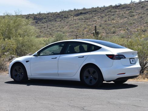 Used 2023 Tesla Model 3 Standard Range RWD image 5