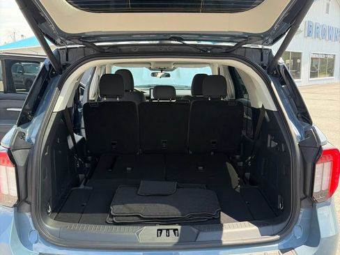 Used 2025 Ford Explorer Active AWD/4WD image 16