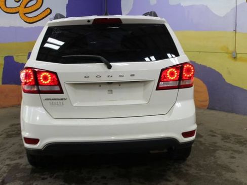 Used 2019 Dodge Journey SE w/ Premium Group FWD image 7
