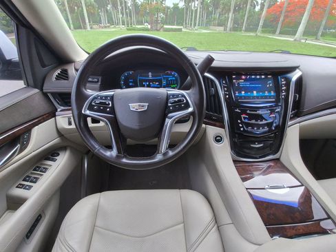 Used 2016 Cadillac Escalade Luxury RWD image 14