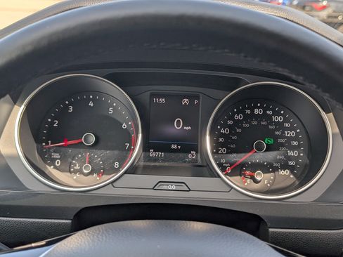Used 2019 Volkswagen Tiguan SE w/ Panoramic Sunroof Package FWD image 14