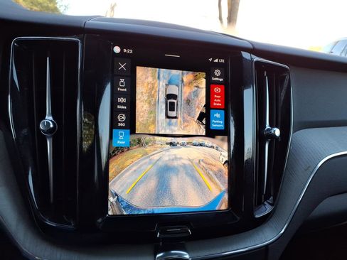 Certified 2025 Volvo XC60 B5 Plus AWD/4WD image 21