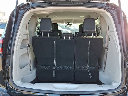 Certified 2022 Chrysler Pacifica Touring-L image 27