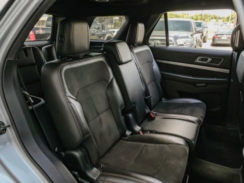 Used 2018 Ford Explorer XLT w/ Equipment Group 202A image 34