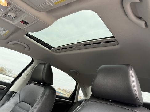 Used 2017 Volkswagen Passat 1.8T SEL Premium image 13