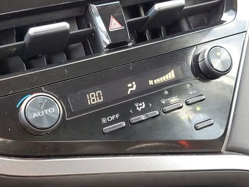 Used 2024 Toyota Camry SE image 27