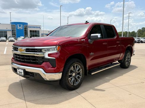 Used 2023 Chevrolet Silverado 1500 LT AWD/4WD image 3