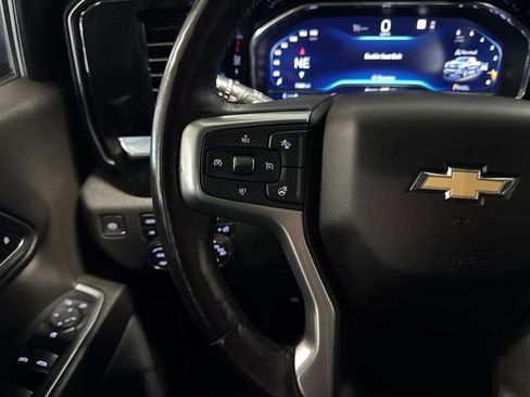 Used 2022 Chevrolet Silverado 1500 LT w/ Z71 Off-Road Package AWD/4WD image 5