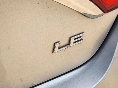 Used 2016 Toyota Camry LE FWD image 11