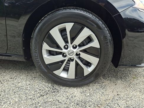 Certified 2025 Nissan Altima 2.5 S FWD image 8