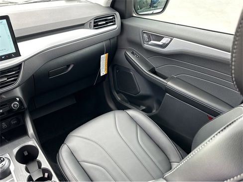 New 2025 Ford Escape SE w/ PHEV Premium Package image 14