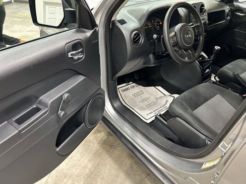 Used 2016 Jeep Patriot Sport image 10
