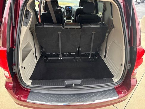 Used 2020 Dodge Grand Caravan SXT image 9