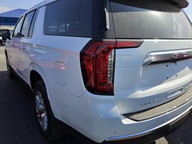Used 2022 GMC Yukon XL Denali AWD/4WD image 5