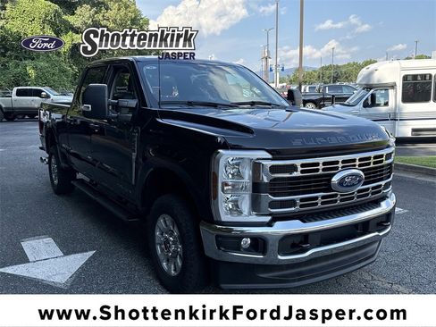 Used 2024 Ford F250 XLT image 1