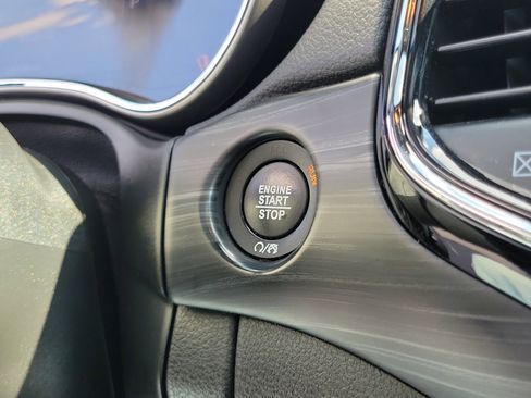 Used 2020 Jeep Grand Cherokee Altitude image 28