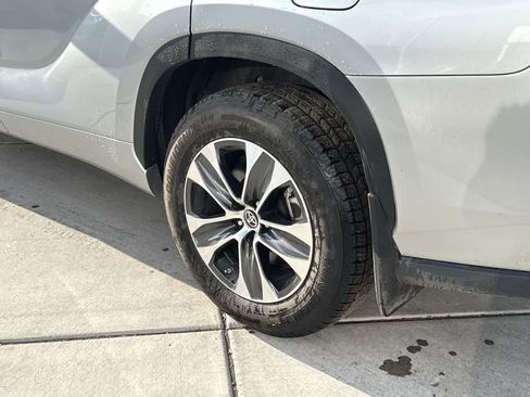 Used 2023 Toyota Highlander XLE image 8