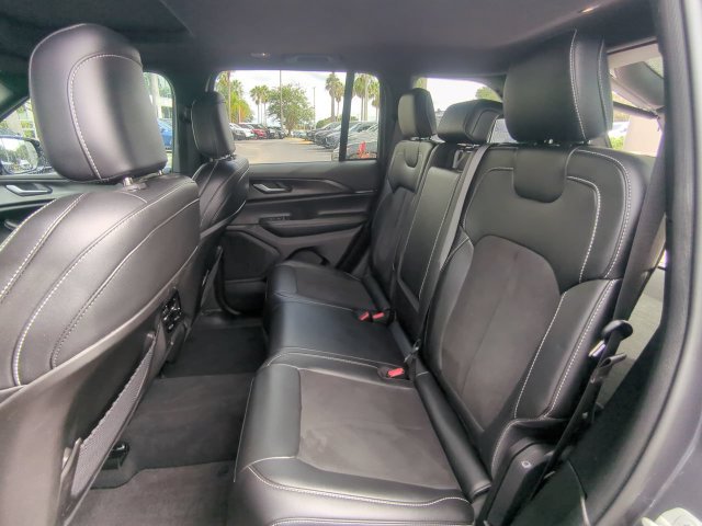 Certified 2024 Jeep Grand Cherokee Altitude AWD/4WD image 16