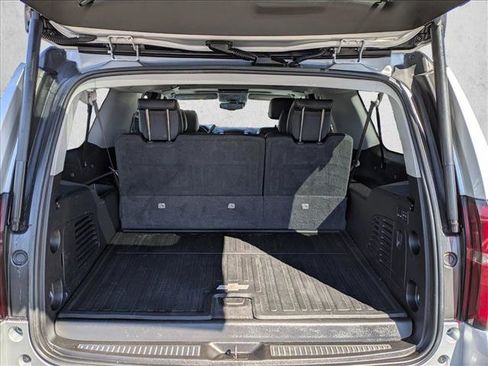Used 2018 Chevrolet Suburban LT image 6