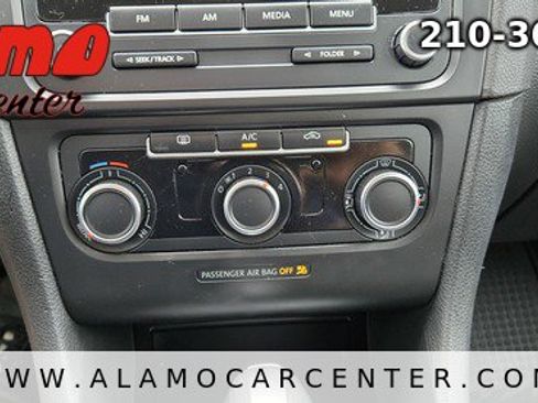 Used 2013 Volkswagen Golf 4-Door FWD image 39