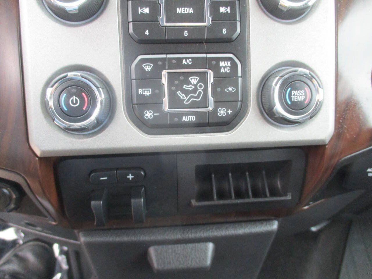 Used 2016 Ford F350 Lariat w/ Lariat Interior Package AWD/4WD image 33