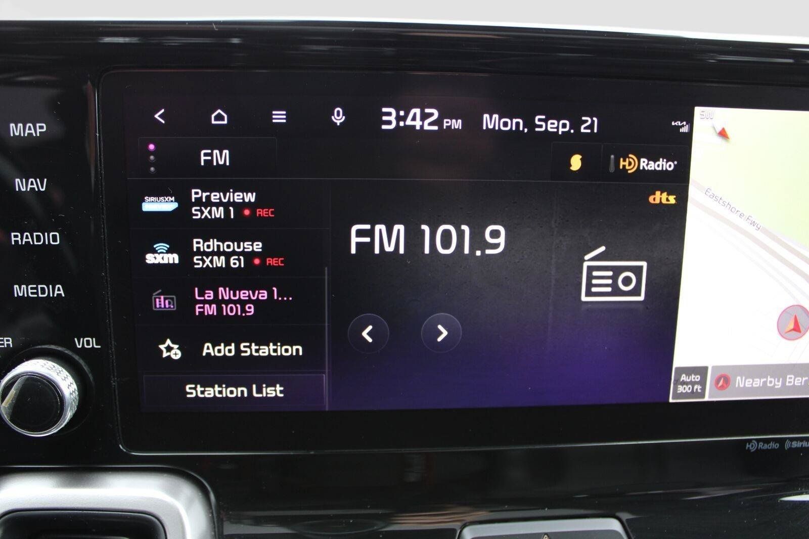 Used 2023 Kia Sorento S w/ Panoramic Sunroof Package FWD image 22