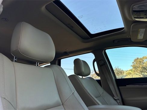 Used 2018 Jeep Grand Cherokee Limited w/ Trailer Tow Group IV image 19