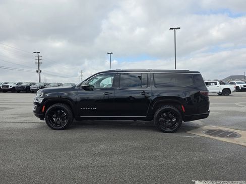Used 2023 Jeep Wagoneer L Series III w/ Premium Group I image 4