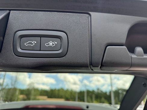 Used 2023 Volvo XC60 B5 Plus image 15