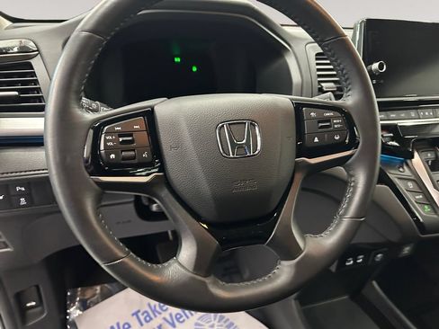 Certified 2025 Honda Odyssey Touring image 12
