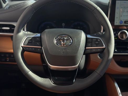 New 2026 Toyota Highlander Platinum AWD/4WD image 14