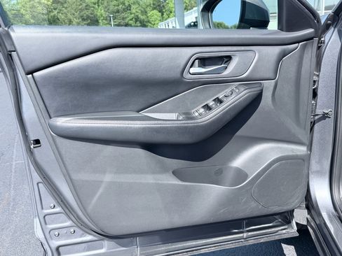 Used 2025 Nissan Rogue SV FWD image 28