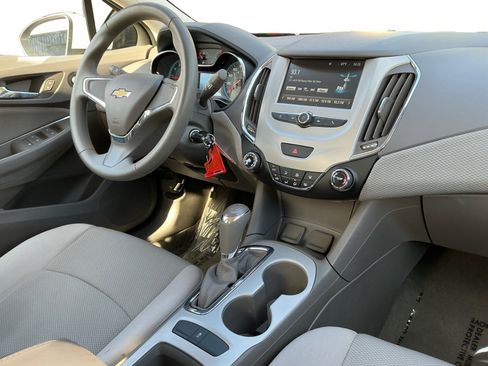 Used 2017 Chevrolet Cruze LS image 13