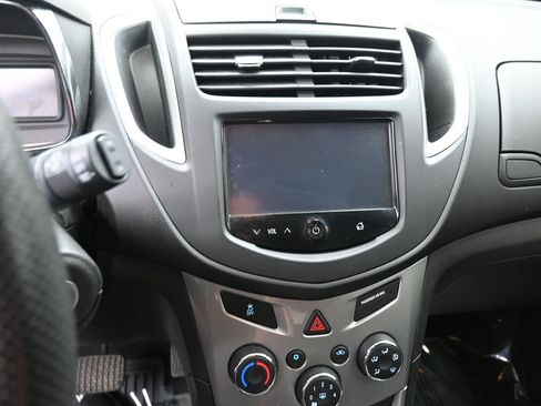 Used 2015 Chevrolet Trax LT w/ LT Sun and Sound Package FWD image 15