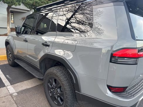 Used 2024 Lexus GX 550 image 3