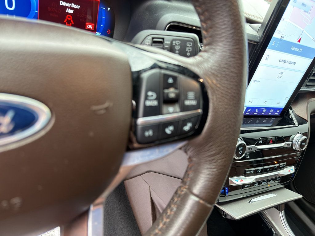 Used 2023 Ford Explorer King Ranch w/ Technology Package RWD image 13