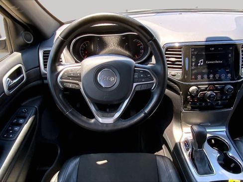 Used 2022 Jeep Grand Cherokee Laredo X RWD image 6