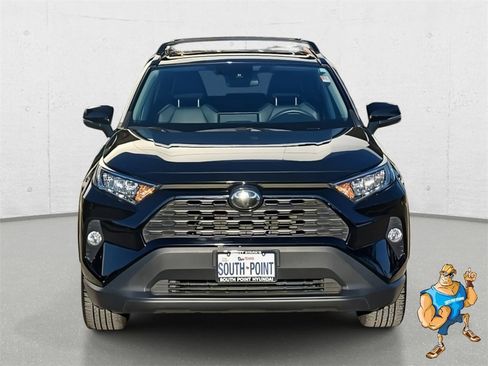 Used 2021 Toyota RAV4 XLE Premium image 2