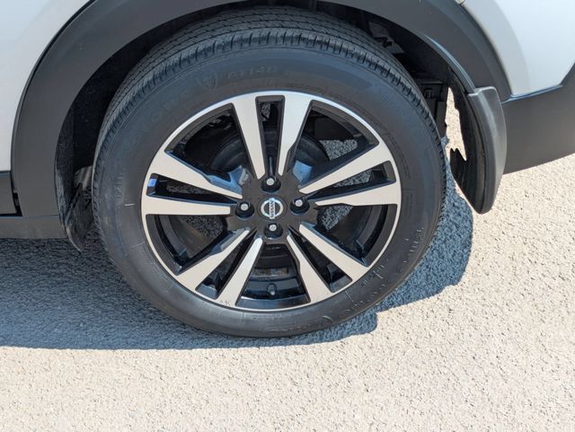 Used 2018 Nissan Kicks SV FWD image 25