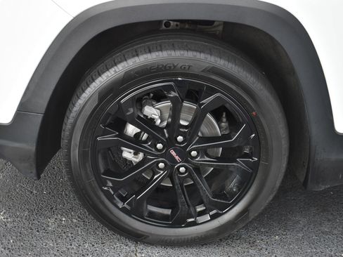 Used 2022 GMC Terrain SLT w/ Tech Package image 9