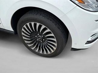 Used 2021 Lincoln Navigator Black Label w/ Cargo Convenience Package AWD/4WD video 3