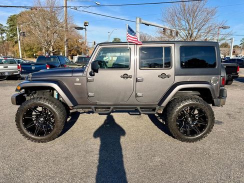 Used 2016 Jeep Wrangler Unlimited Sahara AWD/4WD image 2