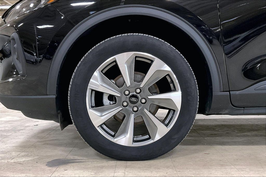 Certified 2025 Ford Escape Platinum AWD/4WD image 9