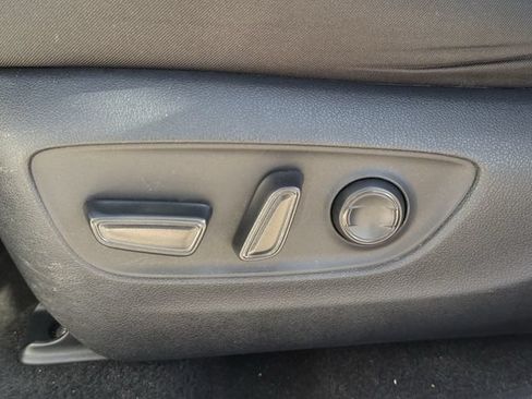 Used 2025 Toyota RAV4 XLE FWD image 27