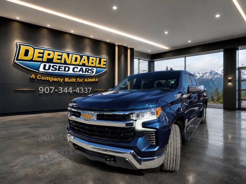 Used 2023 Chevrolet Silverado 1500 LT AWD/4WD image 2