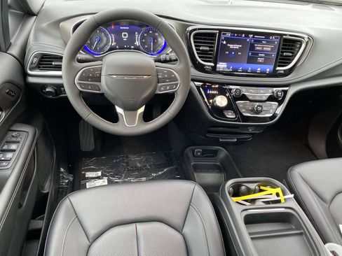 New 2027 Chrysler Pacifica Select FWD image 8