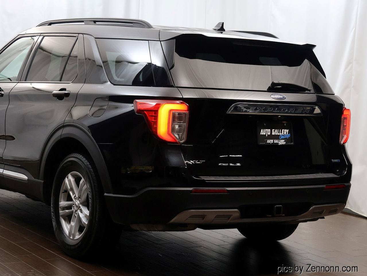Used 2020 Ford Explorer XLT w/ Equipment Group 202A AWD/4WD image 8