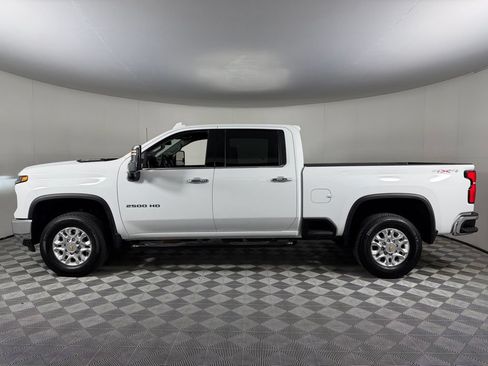 Used 2025 Chevrolet Silverado 2500 LTZ w/ LTZ Convenience Package AWD/4WD image 11